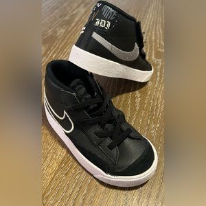 Nike Toddler Girl Black Blazer shoes size 9c